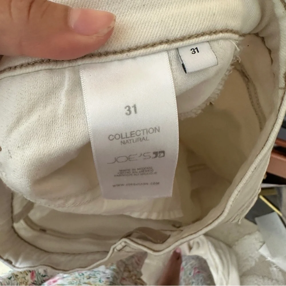 Joe’s Jeans Khaki Cream Shorts sz 31